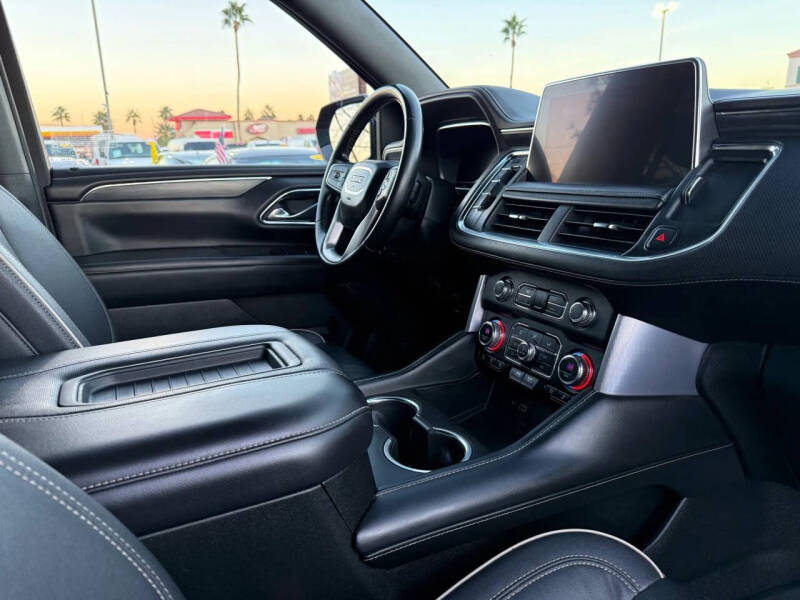 2023 GMC Yukon XL SLT