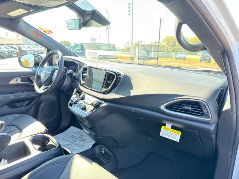 2026 Chrysler Voyager LX