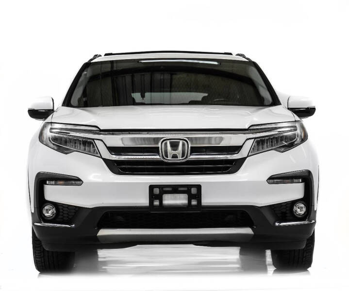 2019 Honda Pilot Touring w/Rear Captain's Chairs