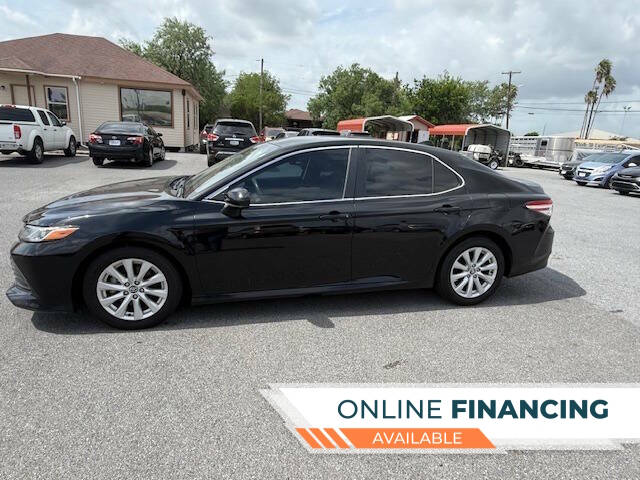 2020 Toyota Camry LE's photo