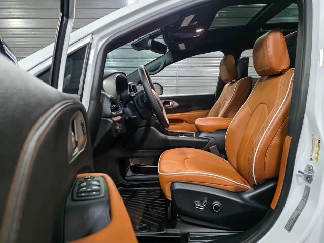 2025 Chrysler Pacifica Plug-In Hybrid Pinnacle