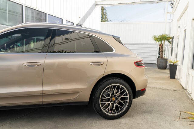 2017 Porsche Macan 10