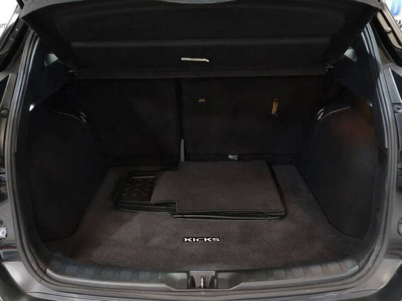 2019 Nissan Kicks SR