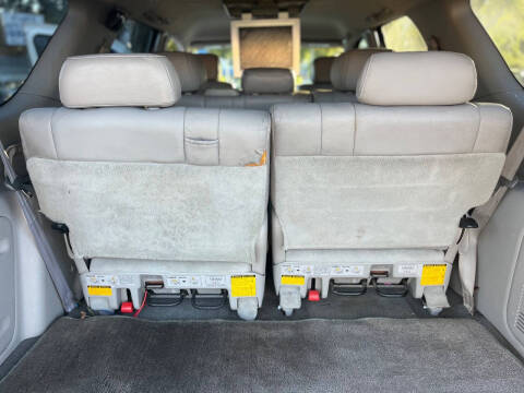 2004 Toyota Sequoia SR5