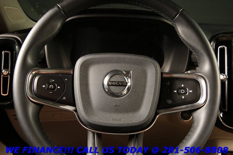2023 Volvo XC40 B5 Plus Bright Theme