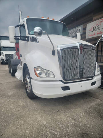 2015 Kenworth T-680 Day Cab