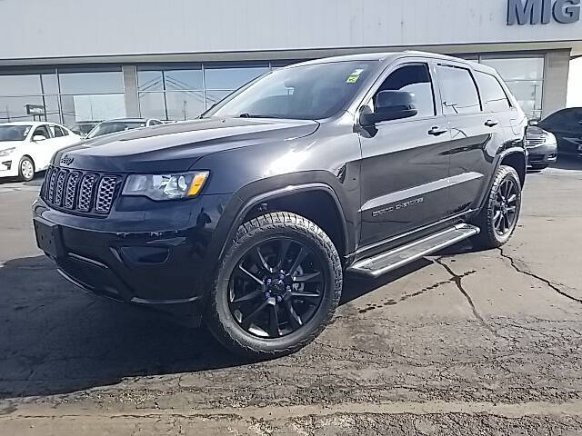 Used 2018 Jeep Grand Cherokee Altitude with VIN 1C4RJFAG8JC389697 for sale in Bellefontaine, OH