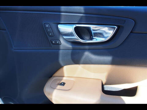 2019 Volvo XC60 T6 Momentum