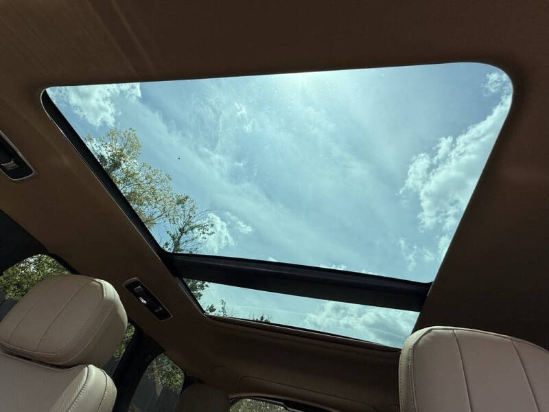 2025 Land Rover Range Rover P550e SE