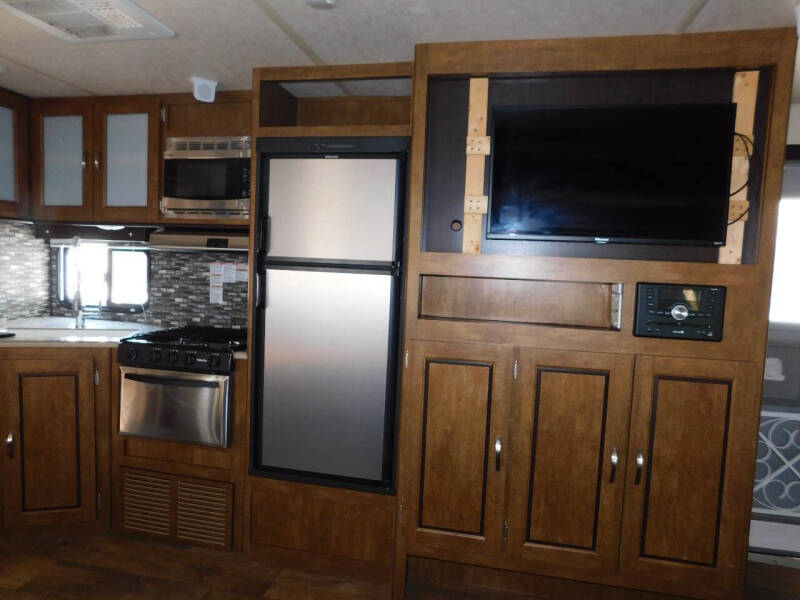 2017 Forest River Wildwood 27 DBK