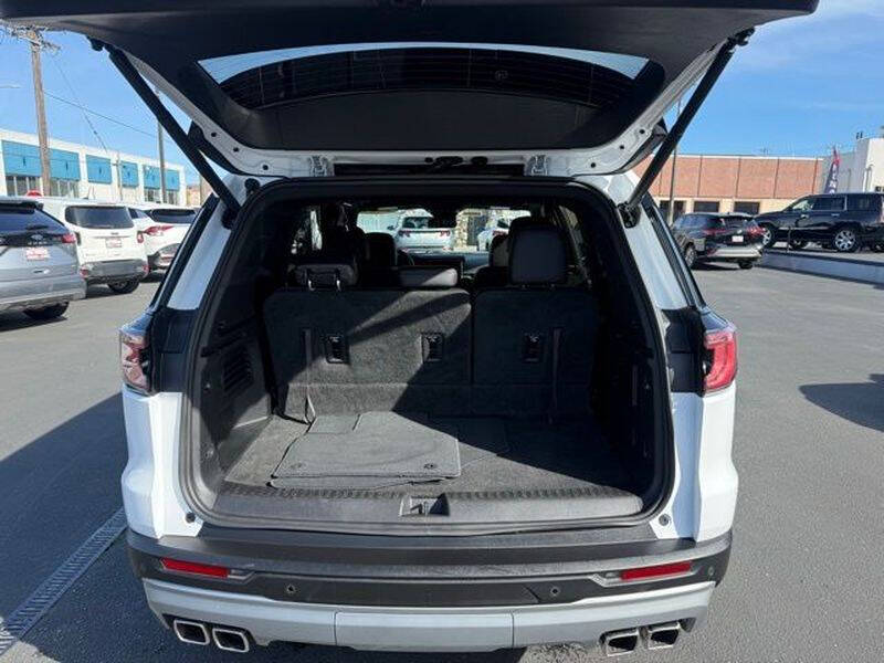 2024 GMC Acadia Elevation