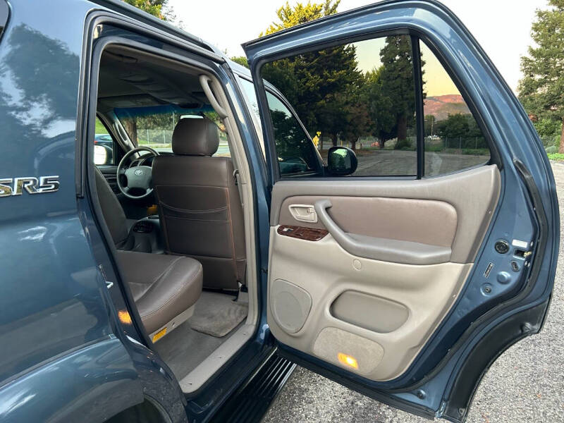 2005 Toyota Sequoia SR5