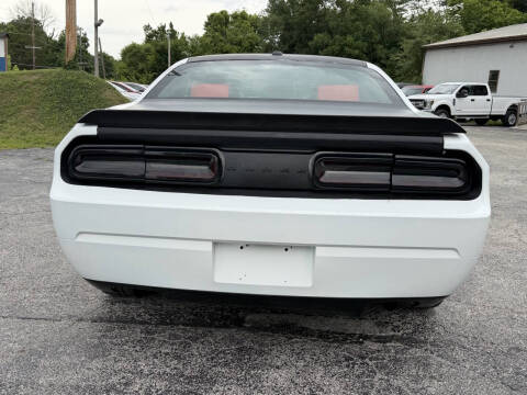 2017 Dodge Challenger SXT Plus