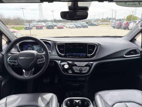 2025 Chrysler Pacifica Select