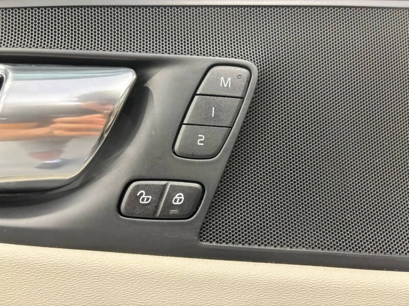 2019 Volvo XC60 T5 Momentum