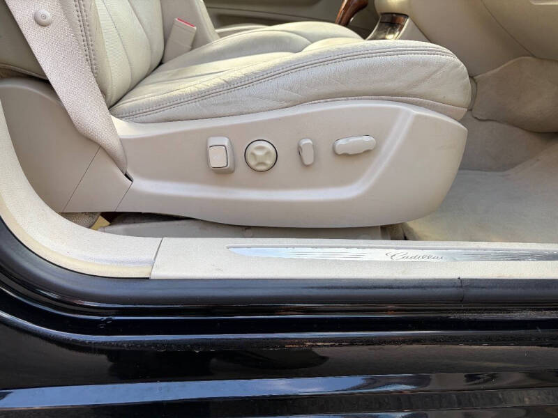 2011 Cadillac DTS Premium Collection