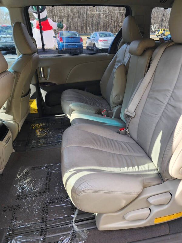 2011 Toyota Sienna XLE 8-Passenger