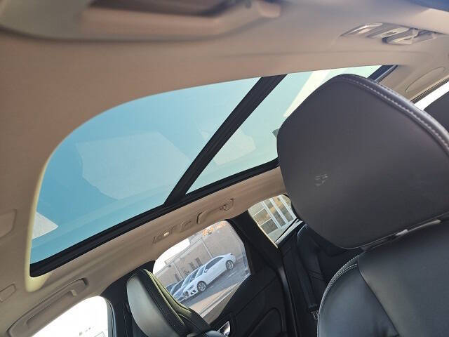 2024 Volvo XC60 B5 Ultimate Dark Theme