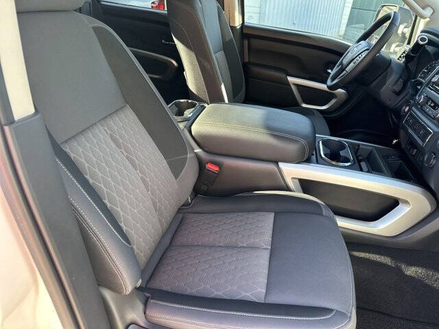 2024 Nissan Titan SV