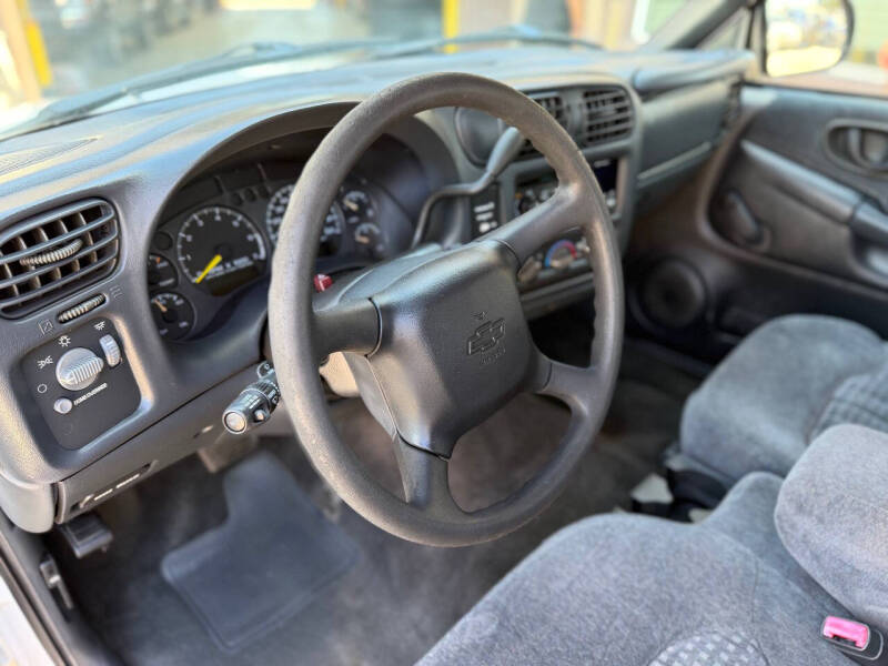 2000 Chevrolet S-10 LS