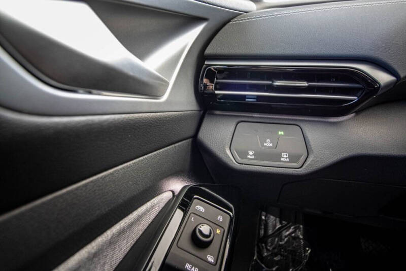 2025 Volkswagen ID.4 Pro