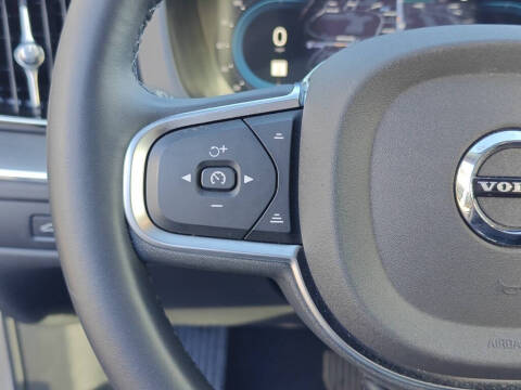 2025 Volvo XC60 B5 Core Dark Theme