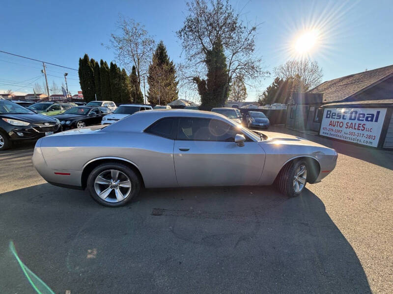 2016 Dodge Challenger SXT photo 5