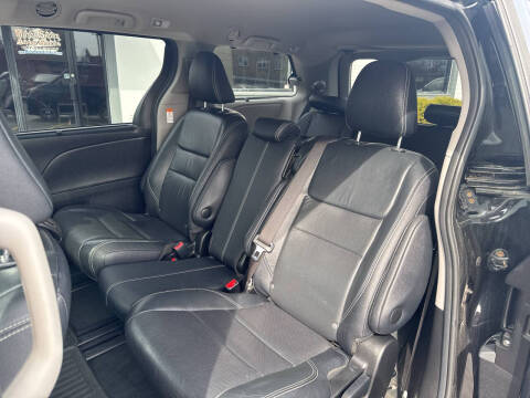 2017 Toyota Sienna SE Premium 8-Passenger
