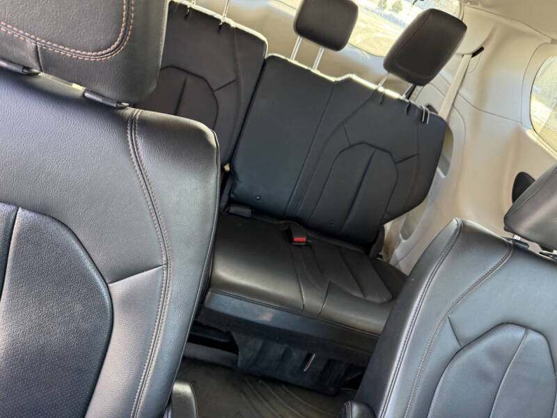 2017 Chrysler Pacifica Touring-L Plus