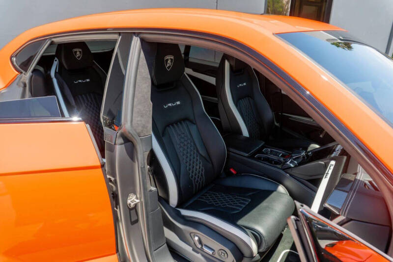 2023 Lamborghini Urus S