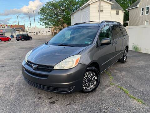 2005 Toyota Sienna for sale at Auto Elite Inc in Kankakee IL