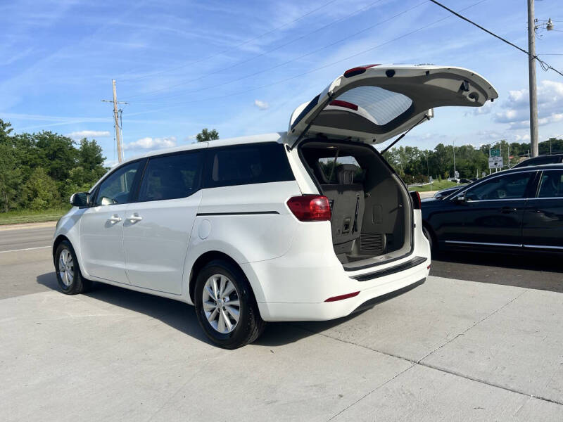 2016 Kia Sedona L