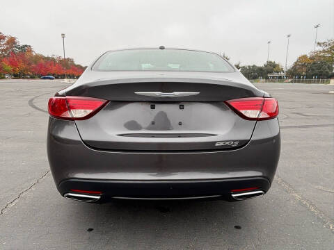 2015 Chrysler 200 S