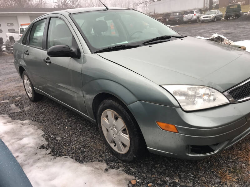 2006 Ford Focus for sale at Full Throttle Auto Sales in Woodstock VA