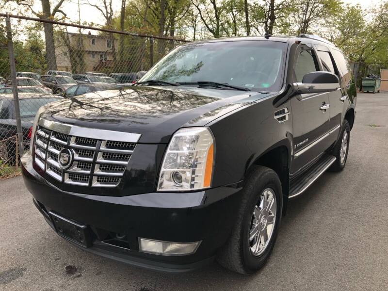 2007 Cadillac Escalade for sale at MAGIC AUTO SALES in Little Ferry NJ