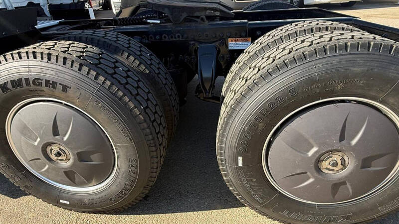 2023 Freightliner Cascadia