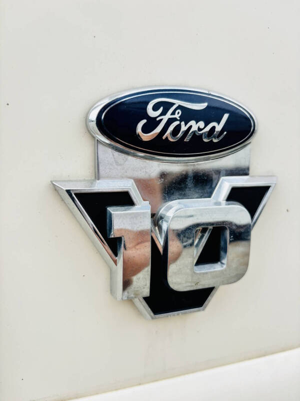 2017 Thor Motor Coach Hurricane 31S