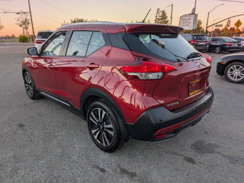 2020 Nissan Kicks SR