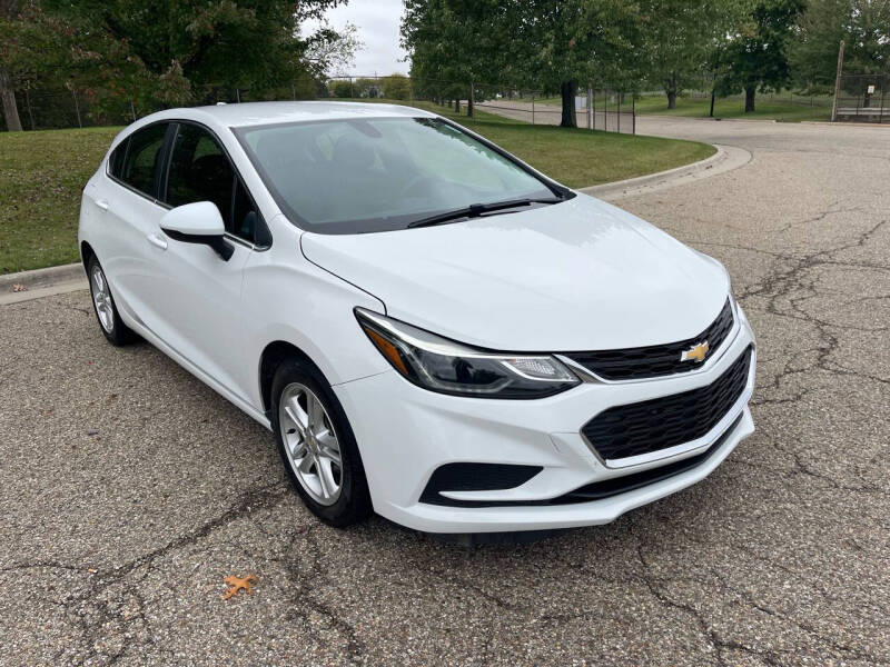 2017 Chevrolet Cruze LT photo 2