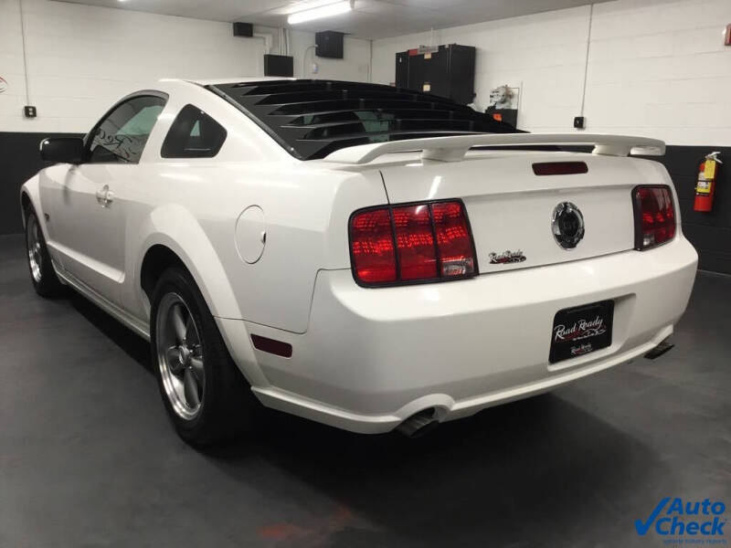 2005 Ford Mustang GT Deluxe