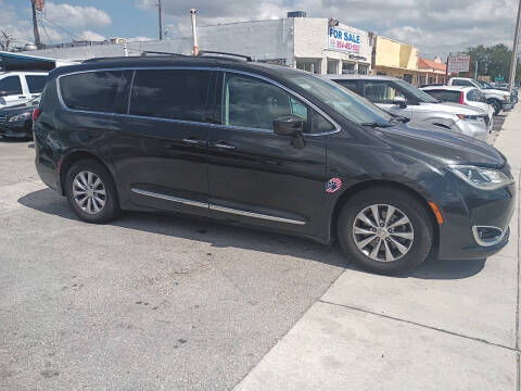 2017 Chrysler Pacifica Touring Plus