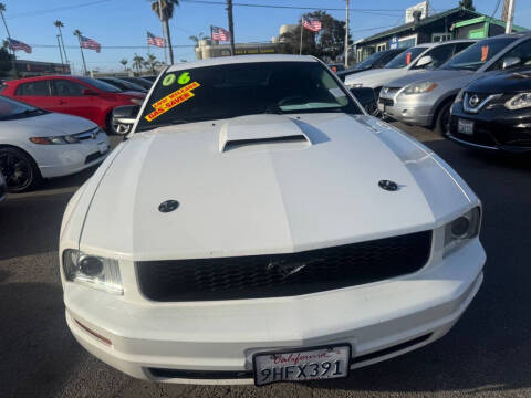 2006 Ford Mustang V6 Deluxe