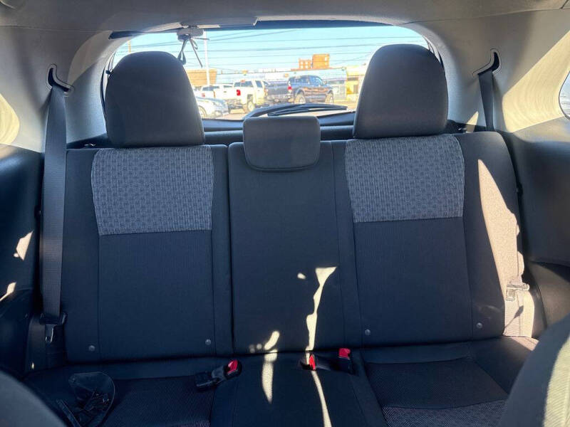 2016 Toyota Yaris 3-Door LE