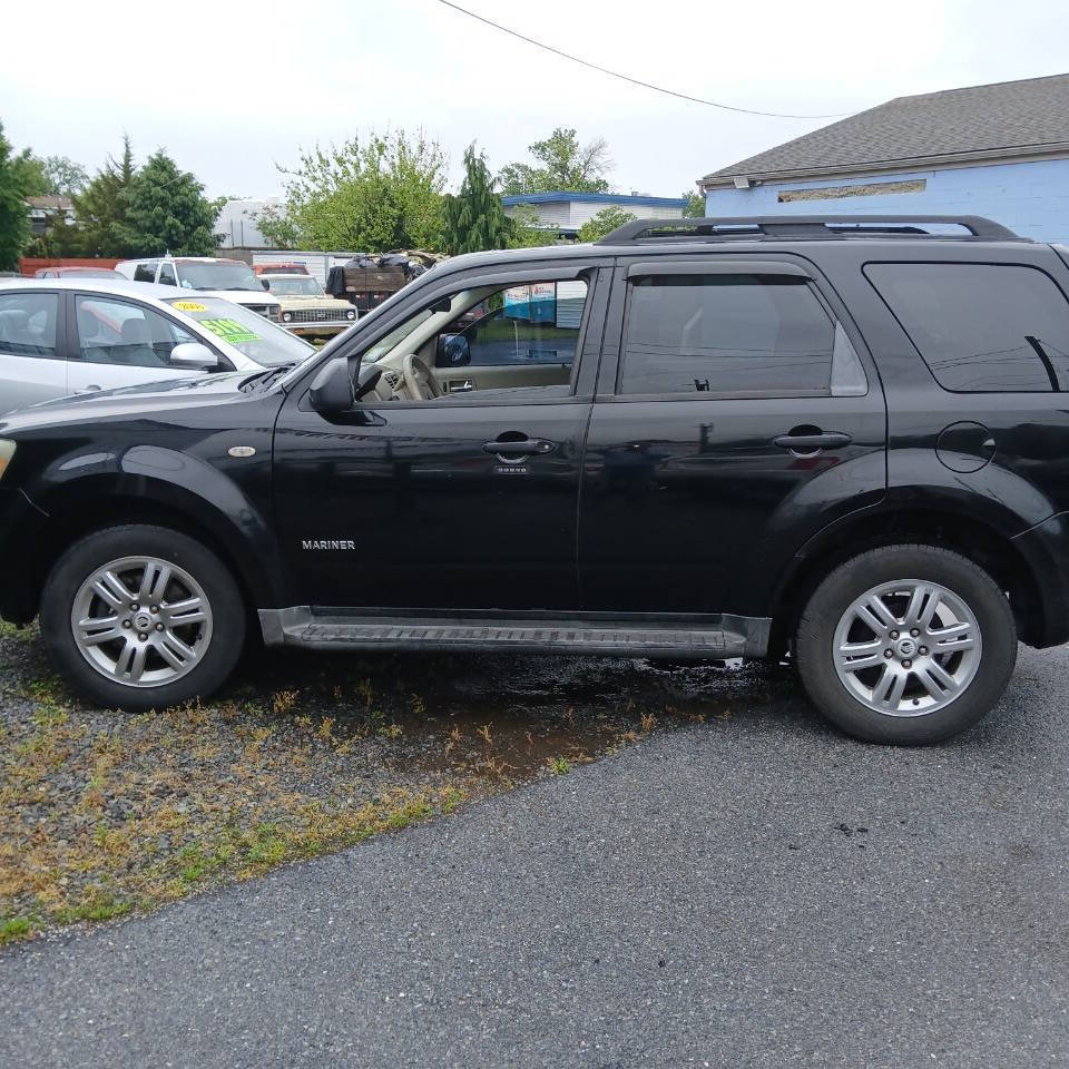 View vehicle photo 3