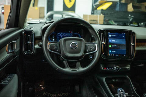 2024 Volvo XC40 B5 Plus Bright Theme