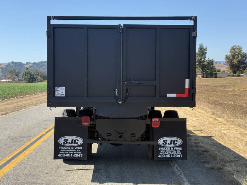 2015 Freightliner M2 106