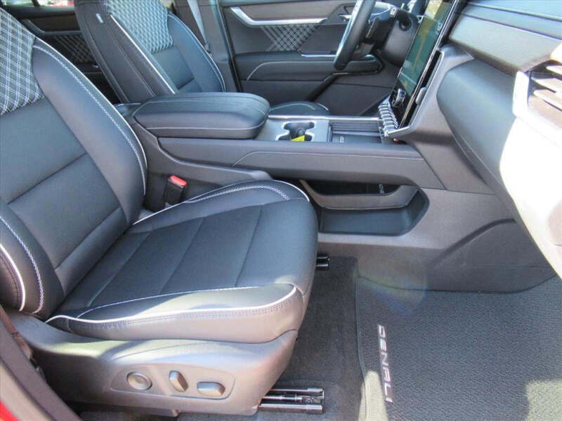 2024 GMC Acadia Denali