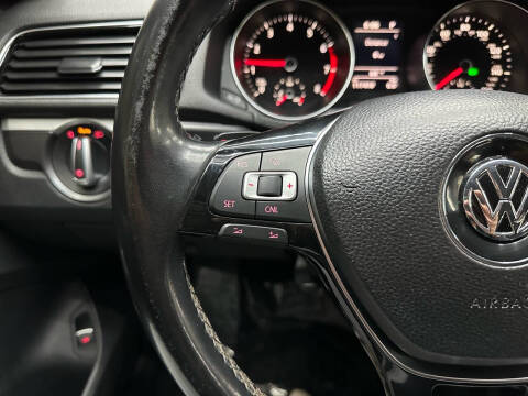 2017 Volkswagen Passat 1.8T R-Line