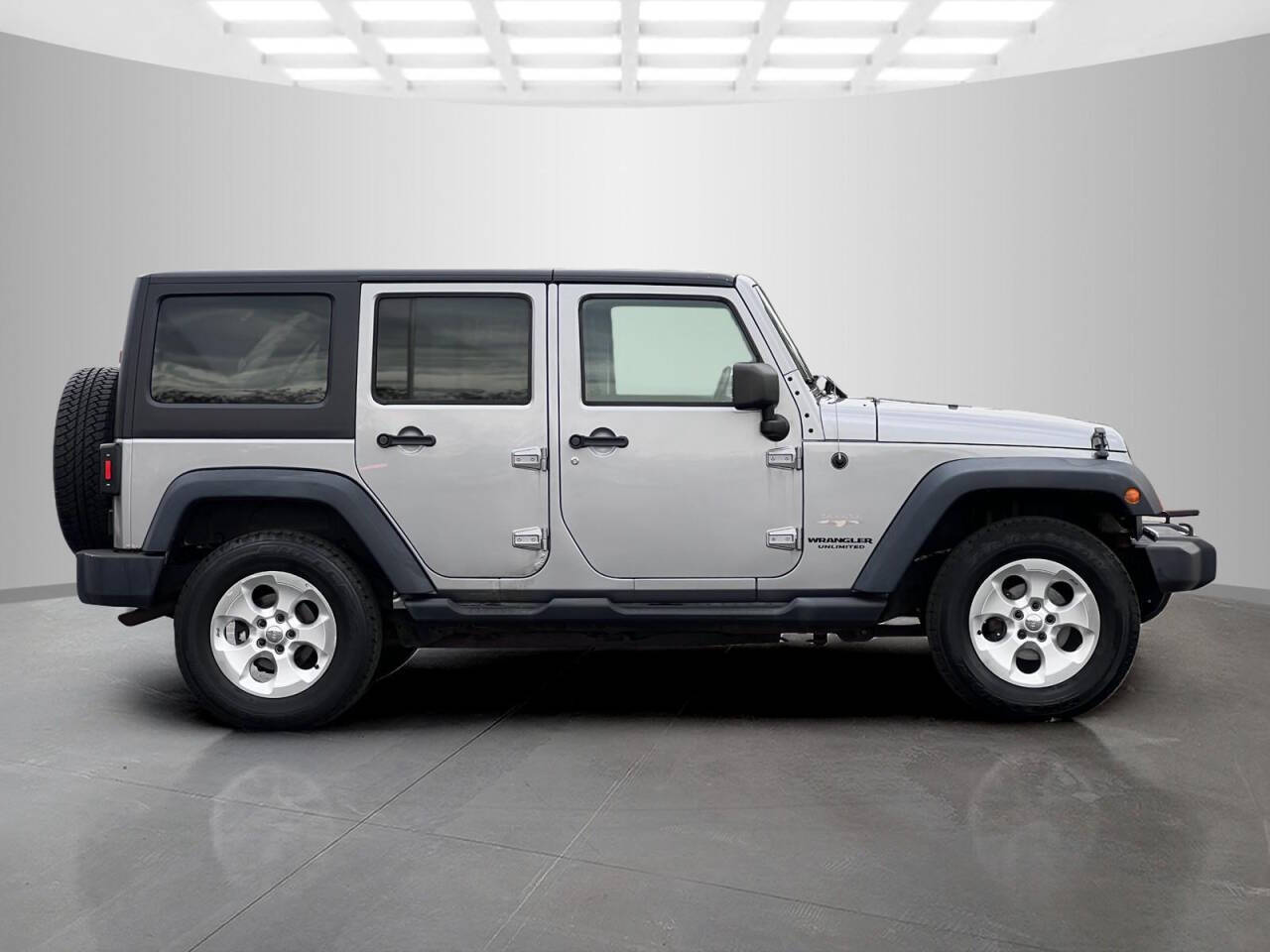 2013 Jeep Wrangler Unlimited for sale at Used Cars Toledo in Oregon, OH