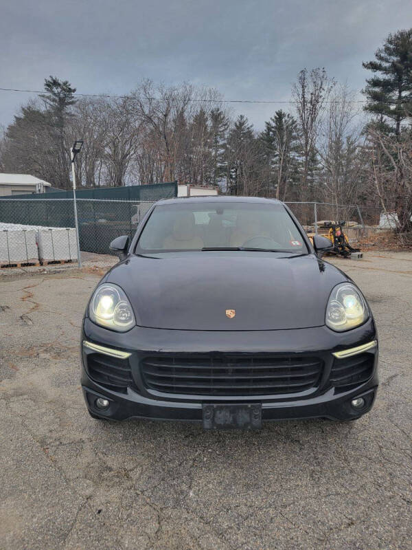 2016 Porsche Cayenne Base photo 2